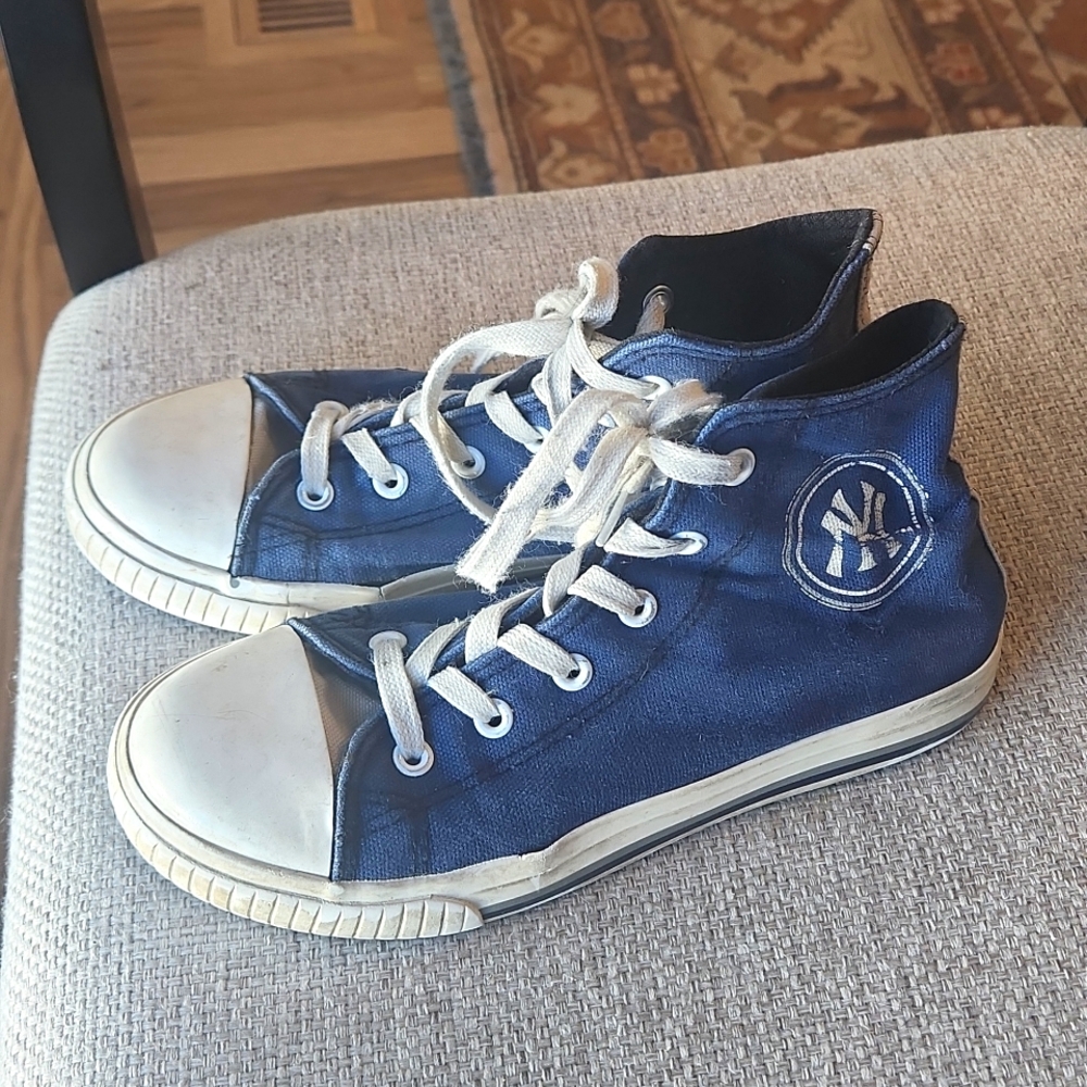 FOCO high-top basketball canvas sneaker